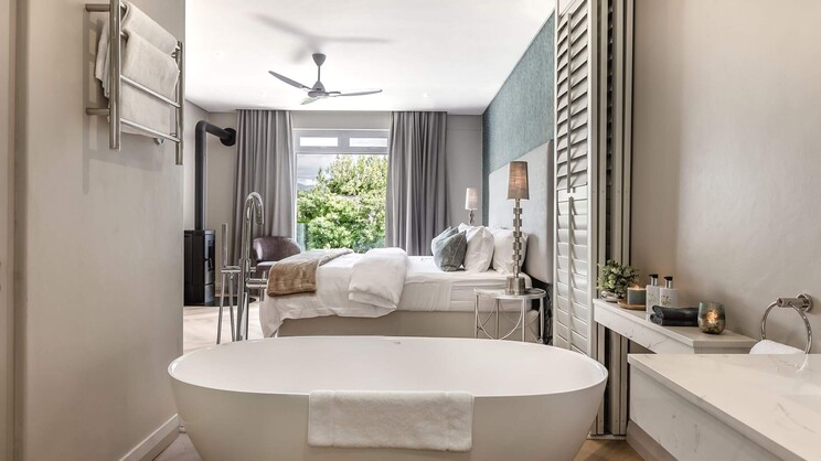 Luxury King/Twin Room